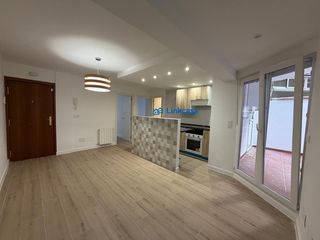 Etagenwohnung  Ferroviarios. Piso de tres dormitorios con patio en usera almendrales