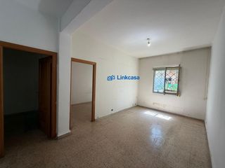 Etagenwohnung  Calle aveiro. Bajo de tres dormitorios en abrantes, madrid
