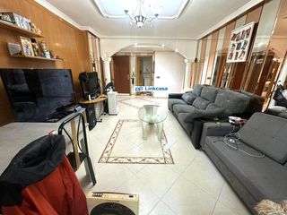 Pis  Camino alto de san isidro. Piso de 3 dormitorios y 2 baños con ascensor en la zona de san i
