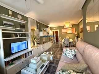 Flat  Calle maqueda. Piso de 3 dormitorios con ascensor, trastero y parking en la zon