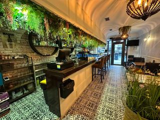 Lloguer Local Comercial  Calle de modesto lafuente. Restaurante en traspaso en el exclusivo barrio de chamberí