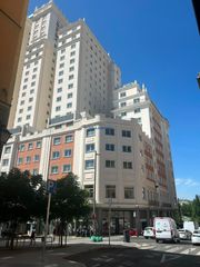 Pis  Calle san leonardo. Piso de 5 dormitorios y 2 ba�os con ascensor en la zona de malas