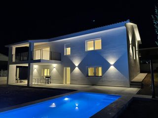 Chalet à Navas del Rey. Chalet independiente con piscina en navas del rey