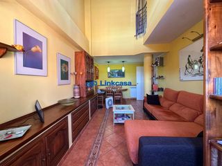 Duplex  Calle albuñuelas. Duplex luminoso con garaje y ascensor en orcasitas