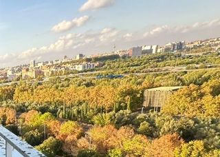 Flat  Camino perales. Piso de 3 dormitorios y terraza con ascensor en la zona de san f