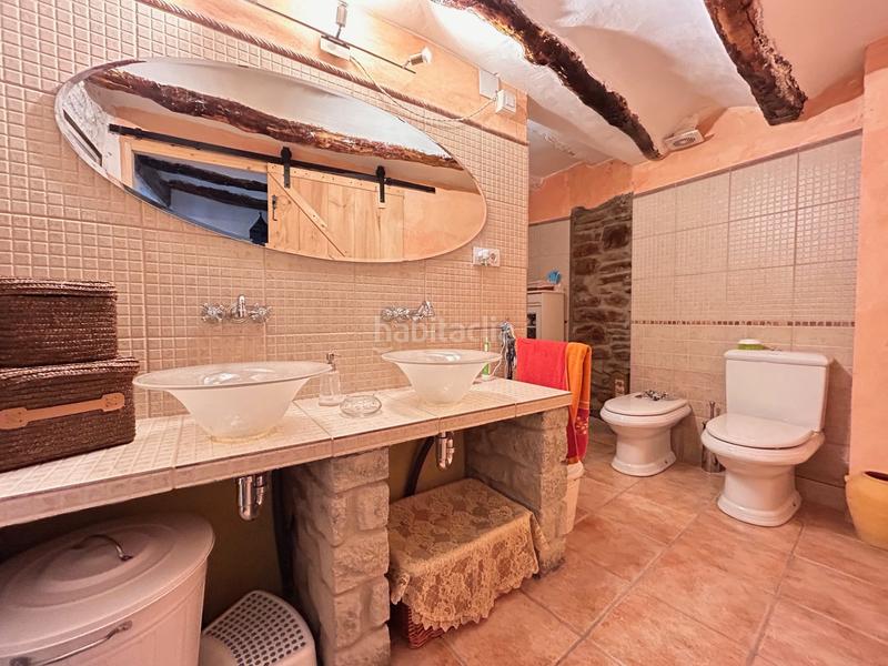 Foto afa7d3c4-8f84-4323-95c3-b5ff0fab7b84. Maison jumelée dans Àger