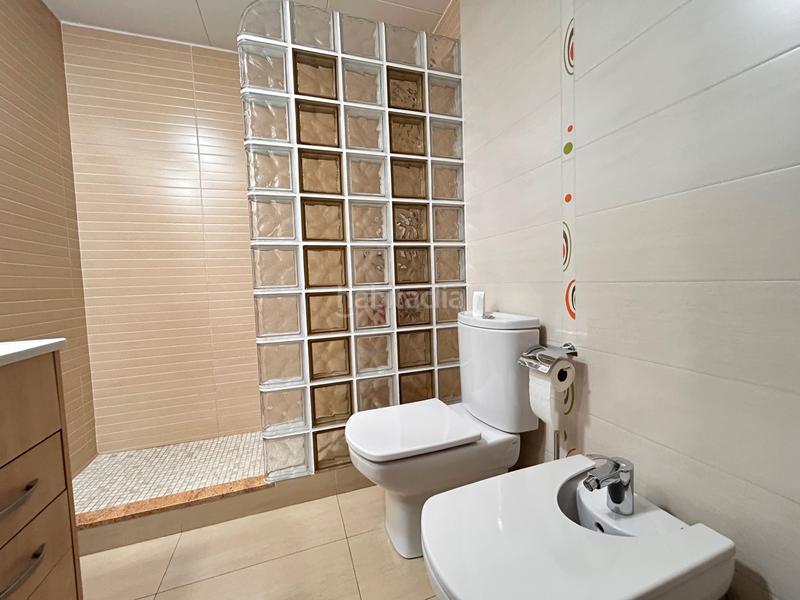 Foto b44b150a-337b-47db-8172-e4cd32c14d39. Casa amb calefacció aparcament a Vinyets-Molí Vell Sant Boi de Llobregat