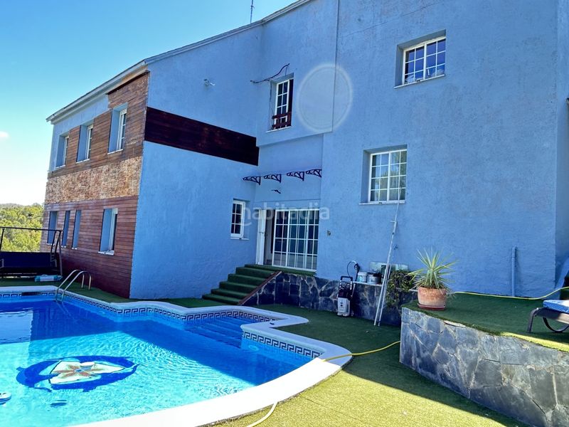 Foto b7ed8945-9ed6-42d6-a723-38f2560f213a. Casa amb aparcament piscina a Cervelló