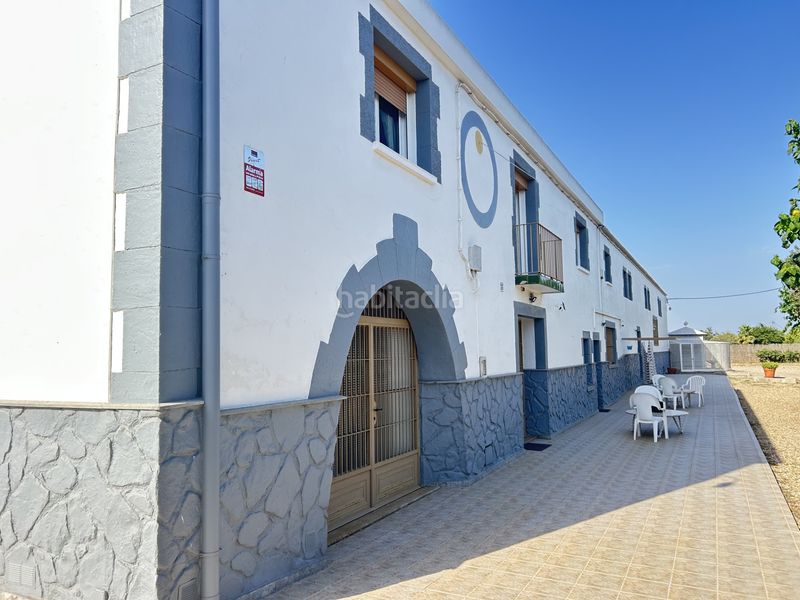 Foto 3c11ca78-70af-4c23-9df0-c8bd815e0976. Casa amb xemeneia calefacció aparcament a Vilamarina Viladecans