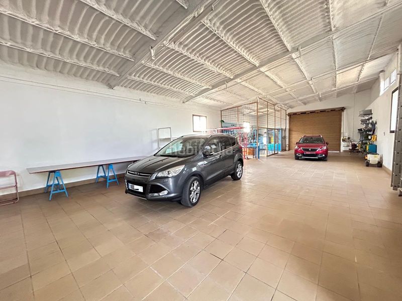 Foto a7368e20-1e38-4c68-a57b-ff8ae4382e72. Casa amb xemeneia calefacció aparcament a Vilamarina Viladecans