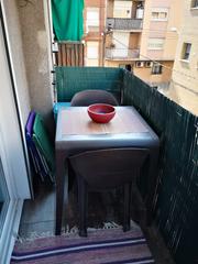 Pis  Carrer del montseny. Piso en el centro con balcón