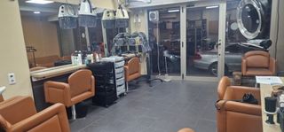 Alquiler Local Comercial  Carrer monturiol. Local actualmente peluqueria equipada