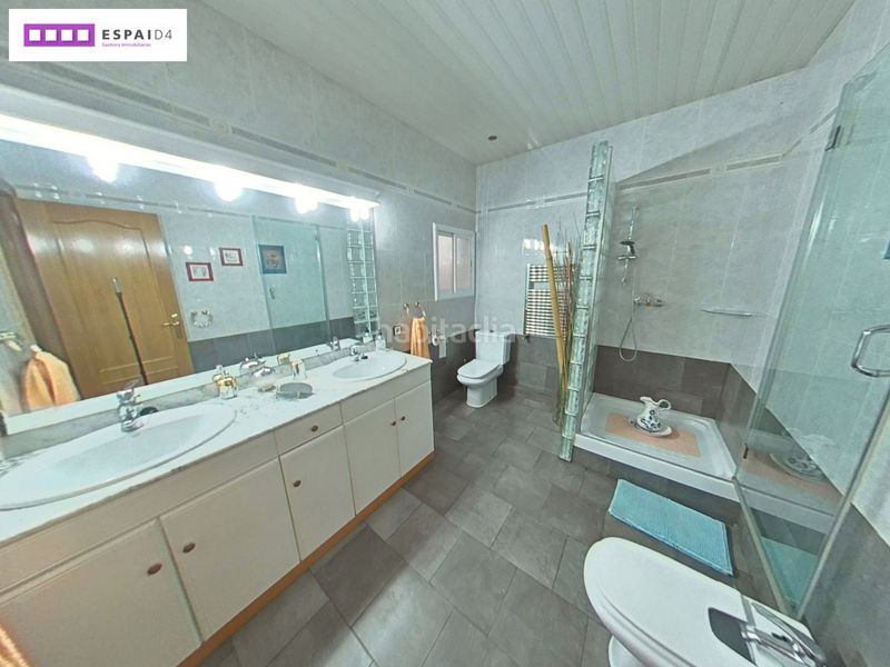 Foto 047aeec4-5e5d-4649-b27c-03d4fb67e0c5. Casa amb xemeneia calefacció a Casc Antic Ripollet