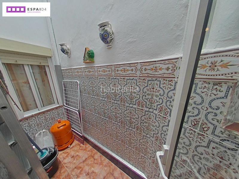 Foto 1e36f370-ac62-4949-a242-c0ac4a700368. Casa amb xemeneia calefacció a Casc Antic Ripollet