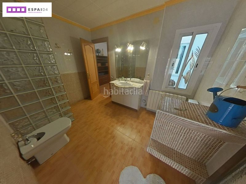 Foto 40078bd8-7ece-44a2-8483-c1ec1c552a6c. Casa amb xemeneia calefacció a Casc Antic Ripollet