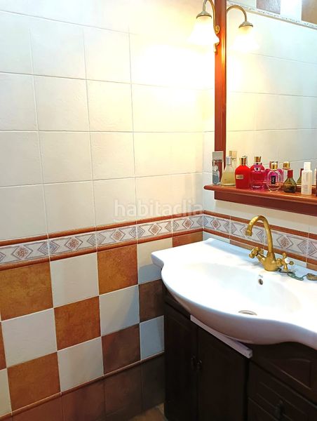 Foto 06d09315-c770-4eb3-942c-8249a403d280. Casa adossada amb xemeneia calefacció aparcament a Ripollet
