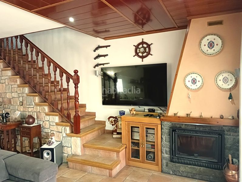 Foto 53f6863b-cc82-445e-b719-5e5e2735d2fa. Casa adossada amb xemeneia calefacció aparcament a Ripollet