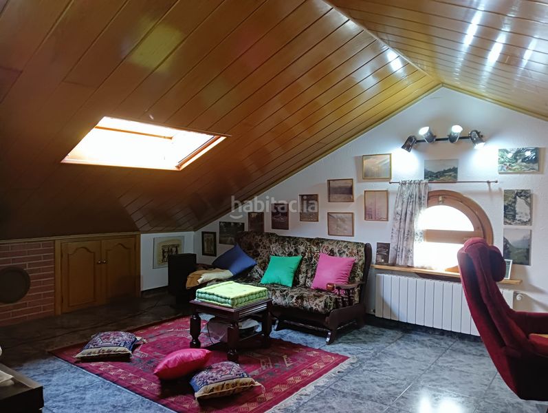 Foto 6cbd8113-e894-4f86-adac-8e48f2ec5a18. Casa adossada amb xemeneia calefacció aparcament a Ripollet