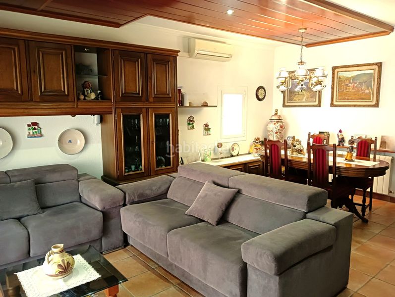 Foto d419c622-ce41-42d1-abce-6f71b70e1ebf. Casa adossada amb xemeneia calefacció aparcament a Ripollet