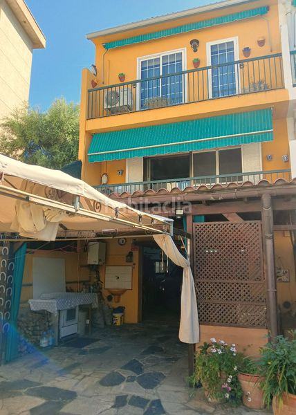 Foto da190879-329d-489e-9e69-308e84afdf0c. Casa adossada amb xemeneia calefacció aparcament a Ripollet