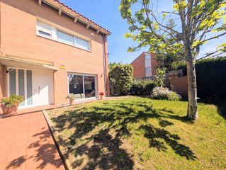 Maison dans Viladecavalls. Espectacular casa con jard�n privado y zona comunitaria con pisc