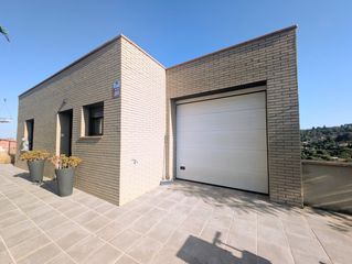 Chalet  Carrer de cuba. Exclusiva casa del 2021 con 502 m� de parcela y vistas panor�mic