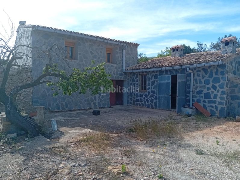 Foto bd9452b8-7d1e-4fb3-98ec-5bd556e1af52. Casa amb aparcament a Llíber