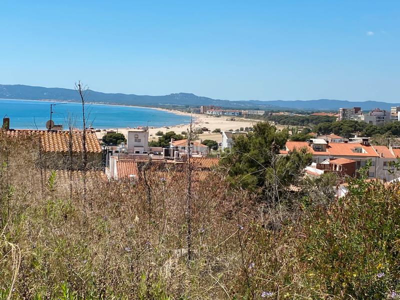 Foto 0c465bca-700f-42fd-b8ab-5da88cde3c0e. Terreno residencial gran terreno de 3500m2 con vistas al mar en el en Estartit