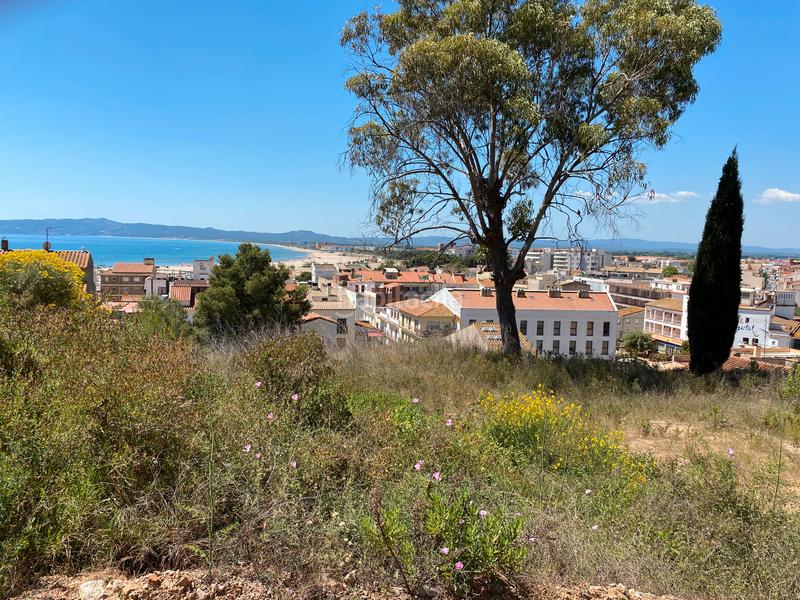 Foto f42a3589-21ba-46e1-9a4e-8ee31ca755df. Terreno residencial gran terreno de 3500m2 con vistas al mar en el en Estartit