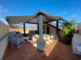 Casa adossada  Carrer de joan maragall. Casa esquinera pieza única con rentabilidad asegurada