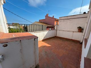 Casa aparellada  Carrer de pitarra. Casa para reformar con gran garaje