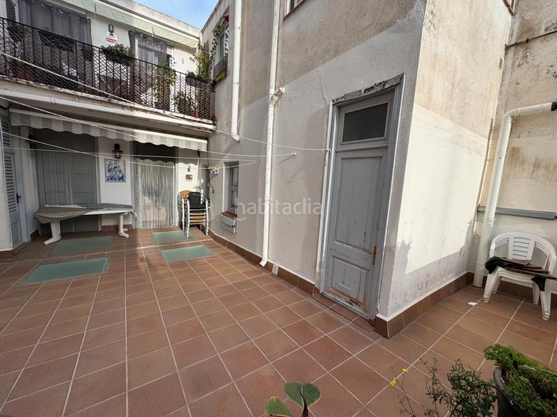 Foto 3a4d0e83-4d25-4736-bcd8-b32032e98222. Pis amb xemeneia calefacció a Centre Sant Feliu de Guíxols