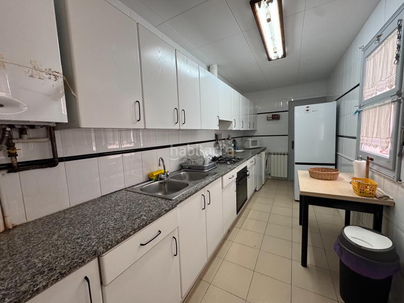 Foto 64698517-b1f6-4c00-9cdf-332b6bfdbf26. Pis amb xemeneia calefacció a Centre Sant Feliu de Guíxols