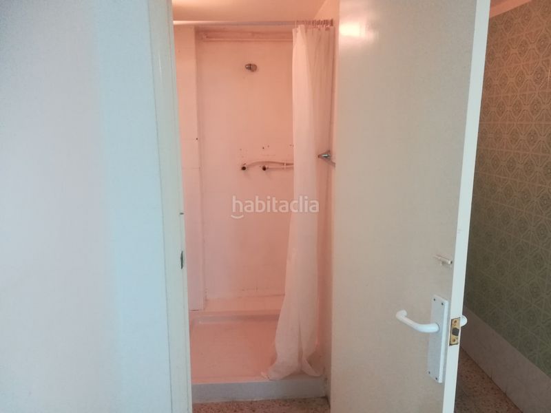 Foto f98f5828-becc-4ad5-8f2f-49fab0b68bd4. Local comercial amb calefacció a Eixample Sant Feliu de Guíxols