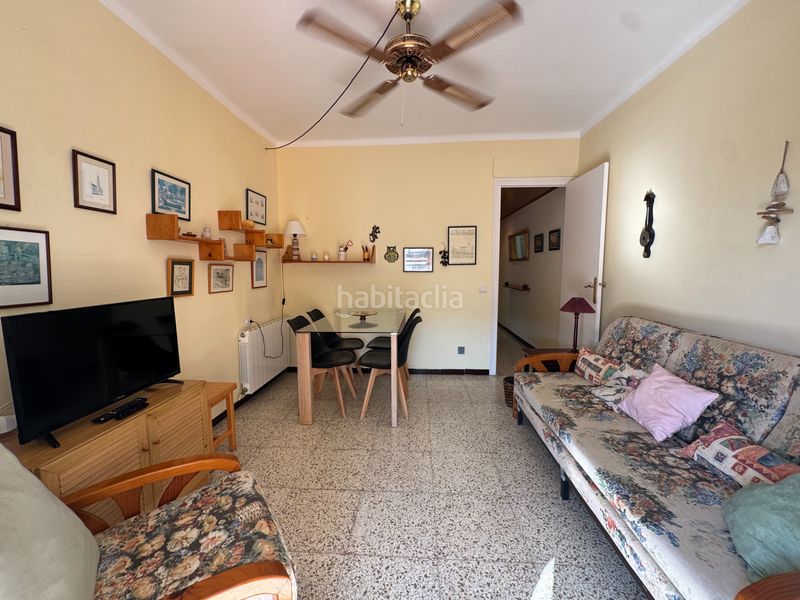 Foto c72348a7-0c0f-4a38-bd1f-f10bfb089418. Pis amb xemeneia calefacció a Eixample Sant Feliu de Guíxols