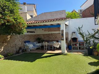 Miete Chalet  Carrer nou dels garrofers. Casa / chalet adosado en alquiler en calle nou dels garrofers, s