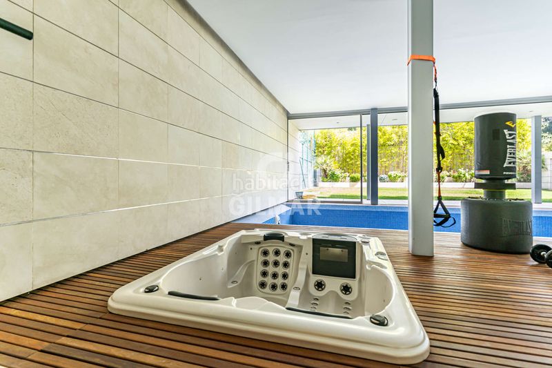 Foto b036b74c-55b9-49fd-a1e8-d57f9670885d. Xalet amb calefacció aparcament piscina a La Florida - El Plantío Madrid