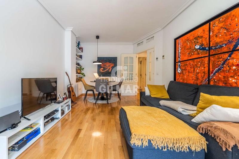Foto 798e4105-b790-4674-84c1-e17926f7db22. Planta baja ubicado , este impresionante bajo con jardín se encuentra en una urbanización residencial cerrada que garanti en Pozuelo de Alarcón