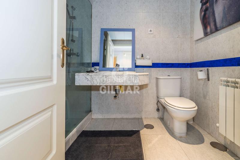 Foto bcd13025-c845-4437-80ea-9f0876108eb6. Planta baja ubicado , este impresionante bajo con jardín se encuentra en una urbanización residencial cerrada que garanti en Pozuelo de Alarcón