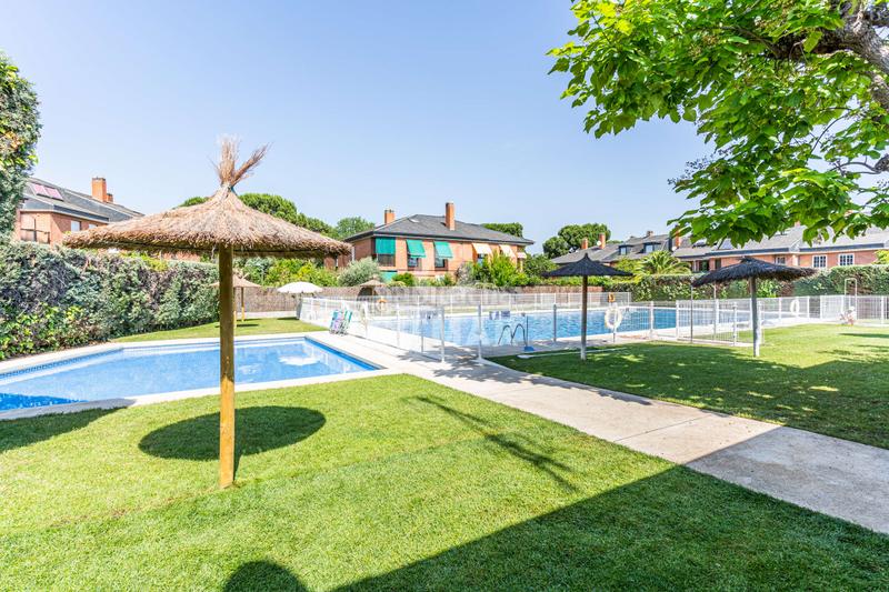 Foto c7dbec19-78ed-4adf-8db0-9ec07eee632b. Reihenhaus mit heizung parking pool in Somosaguas Pozuelo de Alarcón