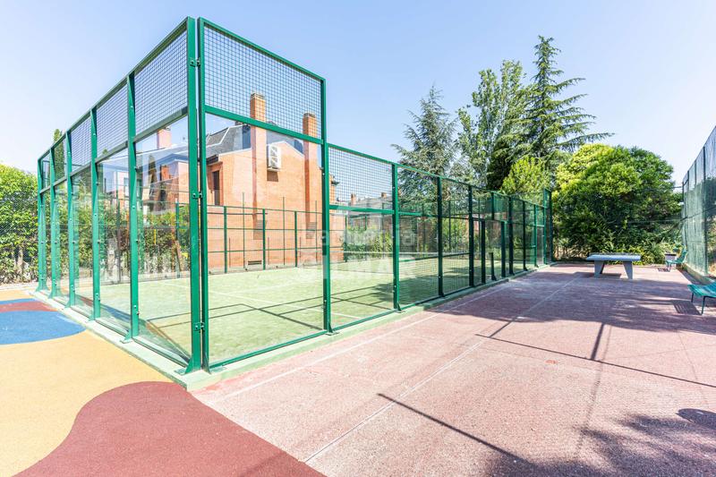 Foto d0941d73-2879-4012-9edf-c66253d0162c. Reihenhaus mit heizung parking pool in Somosaguas Pozuelo de Alarcón