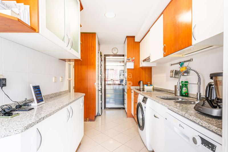 Foto e7b4f429-0b8d-4df3-bcb8-45ace255bb7c. Reihenhaus mit heizung parking pool in Somosaguas Pozuelo de Alarcón