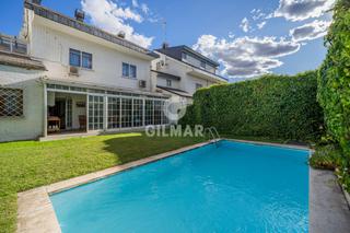Casa aparellada a Norte. Te presentamos este espectacular chalet pareado situado en una d