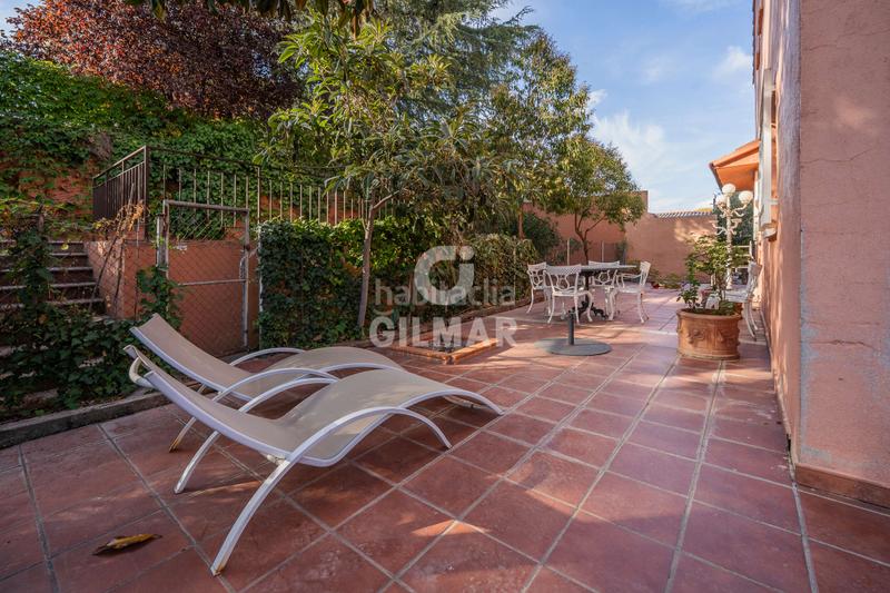 Foto 70ef021d-06b9-4bf7-8d67-e72b2bab955f. Casa adossada amb calefacció aparcament piscina a Pozuelo de Alarcón