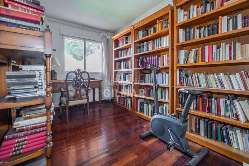 Foto 983d515f-804a-4e72-8dbf-d56c132d6f5b. Casa adossada amb calefacció aparcament piscina a Pozuelo de Alarcón