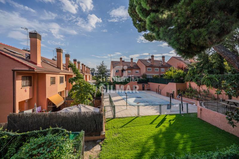 Foto c6d50dff-6fcc-49db-88cc-6d64b6ff9ba5. Casa adossada amb calefacció aparcament piscina a Pozuelo de Alarcón