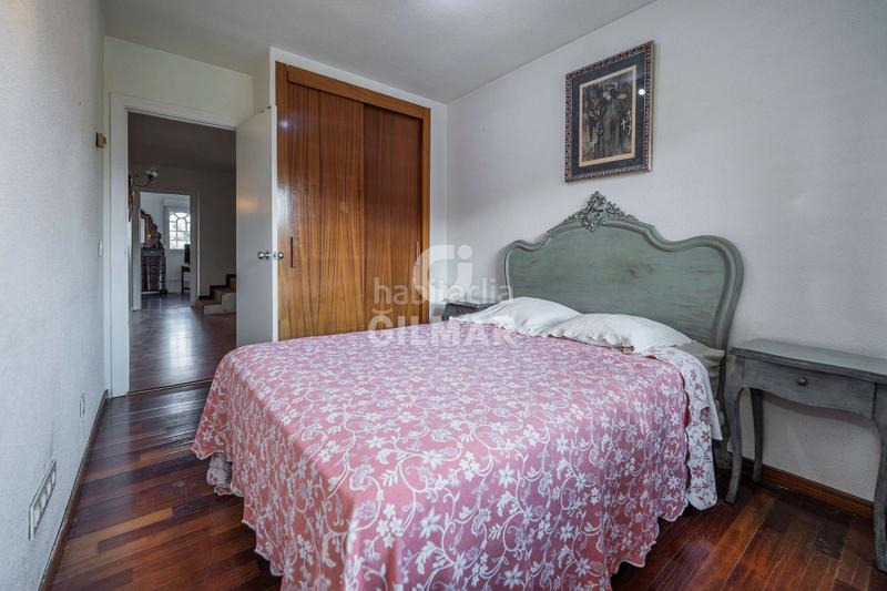 Foto e12ba00a-9d69-4d1f-9577-e0504f734ceb. Casa adossada amb calefacció aparcament piscina a Pozuelo de Alarcón