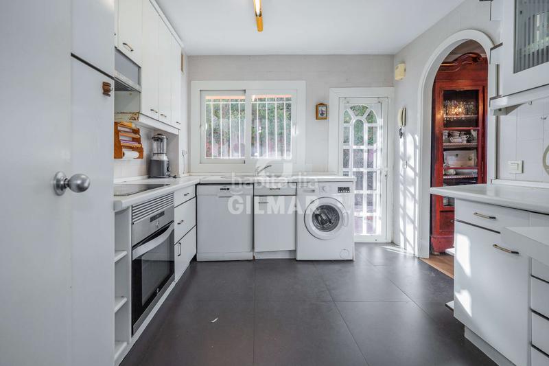 Foto f7e0eff4-60fe-4dac-bc56-3dac44306adc. Casa adossada amb calefacció aparcament piscina a Pozuelo de Alarcón