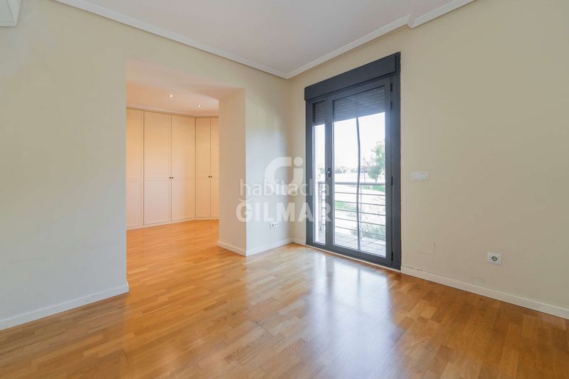 Casa adosada en una de las zonas residenciales más demandadas de Aravaca, el barrial, se vende este chalet adosado de líneas modernas y una lum en Madrid - Imagen 11