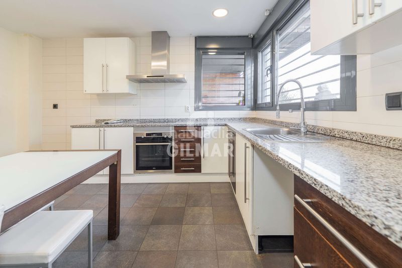 Casa adosada en una de las zonas residenciales más demandadas de Aravaca, el barrial, se vende este chalet adosado de líneas modernas y una lum en Madrid - Imagen 9
